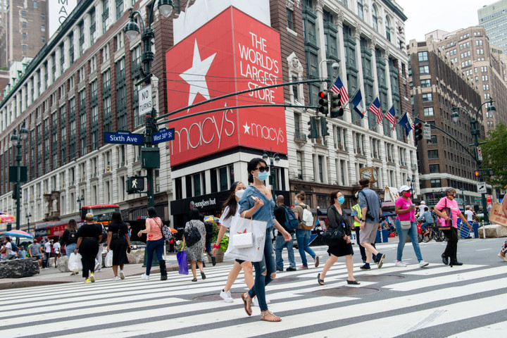 Macy’s Shares Higher on Better-Than-Expected Q2