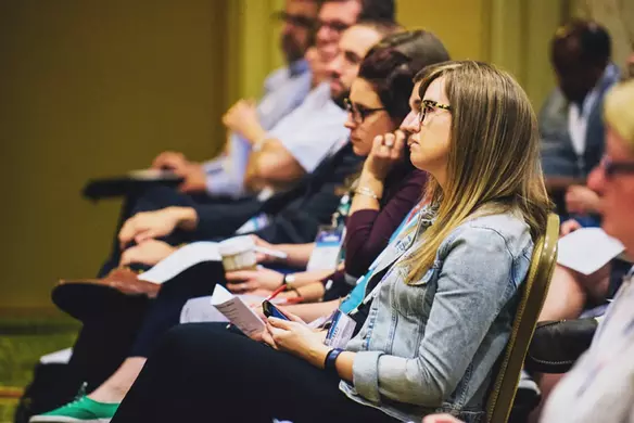 Huit manières faciles de suivre les tendances du secteur