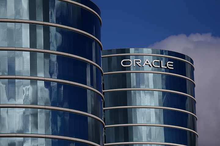 Oracle Shares Slip as Q4 Sales Drop 6%