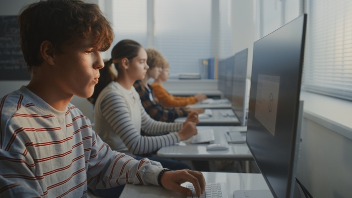 A Three-Phased Approach that can Help Schools Take Robotics Education from Virtual to Reality