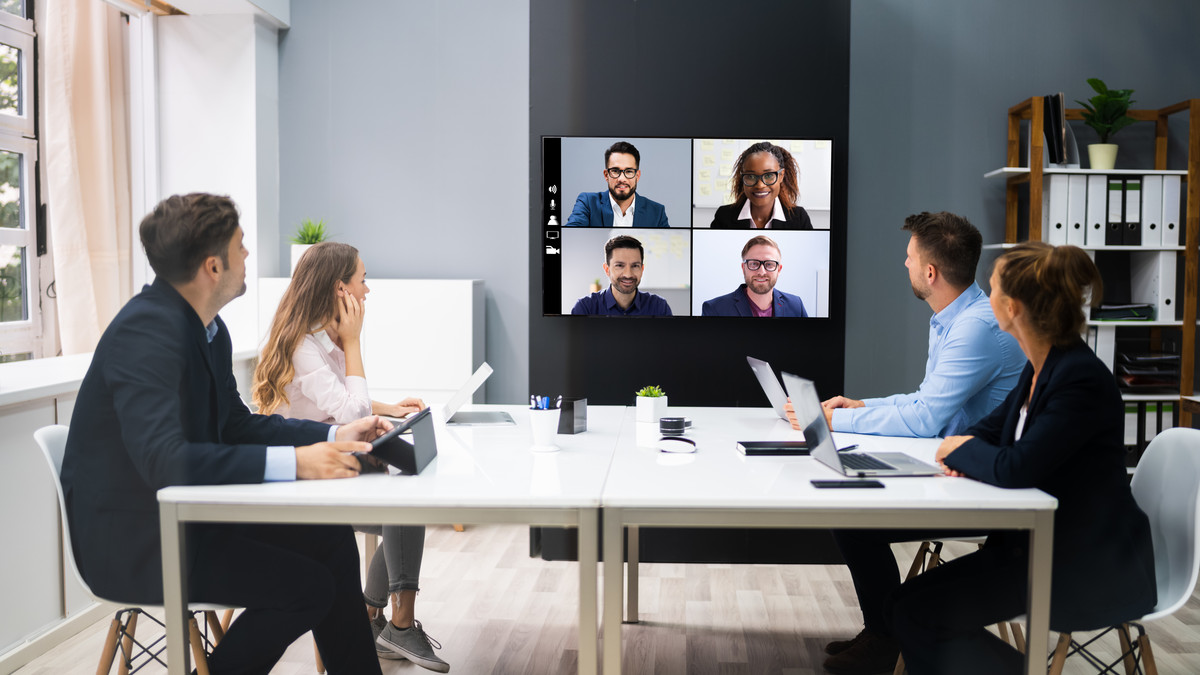 New Tactics for Using AV Technology in Hybrid Workplaces