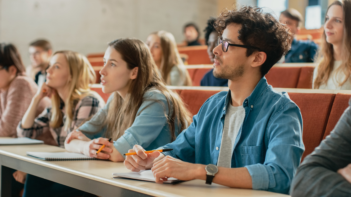 Projectors Versus Flat Panels—What K-12 Districts Need to Know When Choosing Classroom Displays