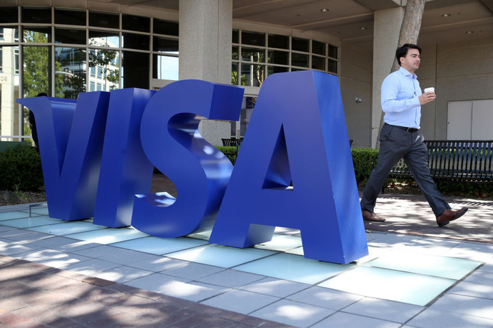 Visa Beats Estimates on Online Shopping Surge