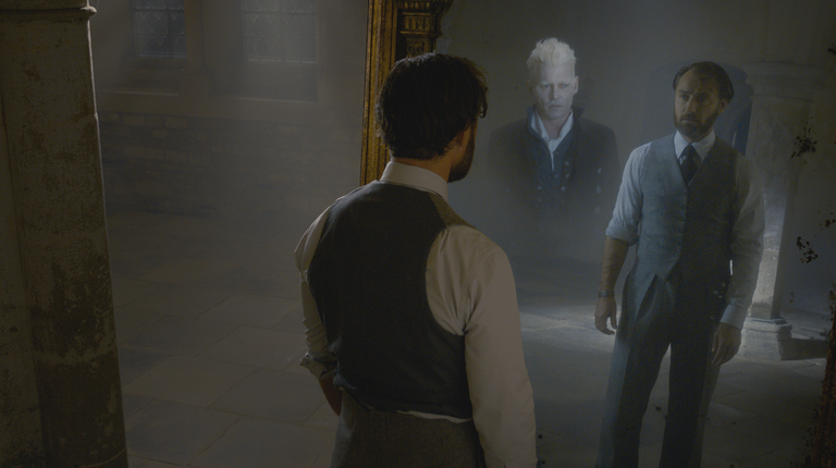 New Fantastic Beasts: The Crimes of Grindelwald Trailer Hints At Long-Awaited Dumbledore Reveal