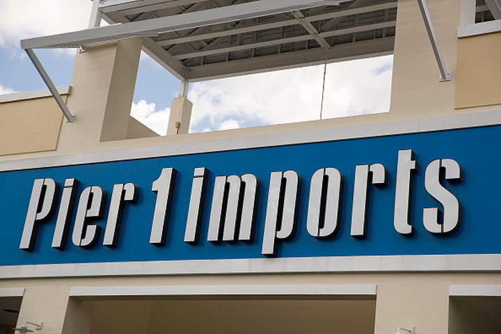 Pier 1 Shares Plunge as Quarterly Loss Doubles