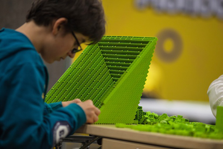 Lego Posts 6% Sales Gain, Plans More Stores
