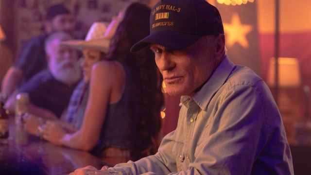 Ed Harris as Evertt McKinney sitting in a bar with a US Navy Seawolves Hat 